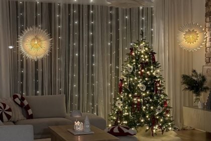 Τι είναι ο «κανόνας του χριστουγεννιάτικου δέντρου» που βοηθά τα ζευγάρια να μη μαλώνουν τις γιορτές;