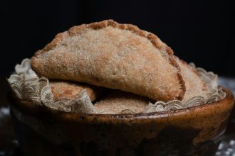 Empanadas: Λατινοαμερικάνικα πιτάκια γεμιστά με κοτόπουλο
