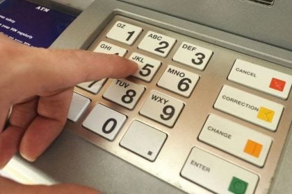 Κοινοί τραπεζικοί λογαριασμοί: Οι «παγίδες» της εφορίας