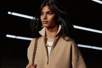 Όλοι μιλούν για την Bhavitha Mandava – Το μοντέλο από την Ινδία που άνοιξε την επίδειξη μόδας της Chanel