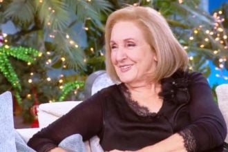 Κάρμεν Ρουγγέρη: «Είναι δημιουργικό & μου δίνει χαρά το να γράφω παιδικά έργα και να τα σκηνοθετώ»