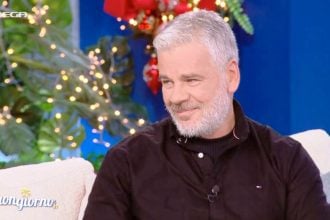 Νίκος Γρίτσης: «Άρχισα να γράφω στίχους στην απομόνωση της φυλακής»