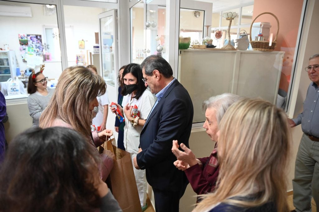 Κώστας Πελετίδης: Γιορτινή επίσκεψη στα ιδρύματα και το Καραμανδάνειο (ΦΩΤΟ)