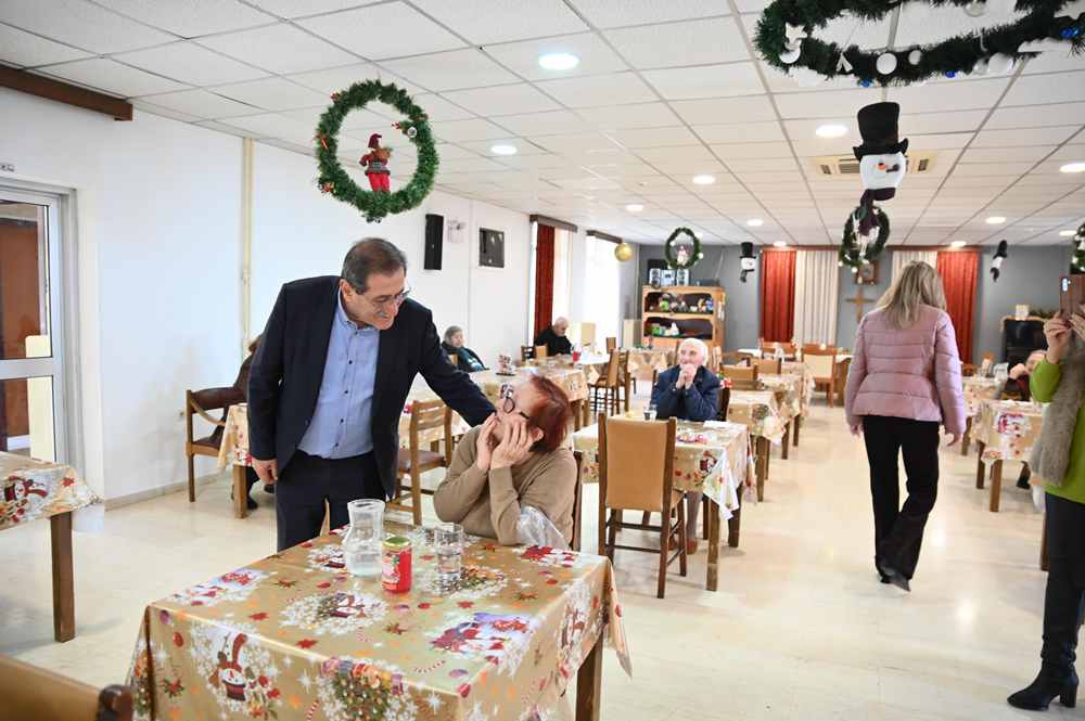 Κώστας Πελετίδης: Γιορτινή επίσκεψη στα ιδρύματα και το Καραμανδάνειο (ΦΩΤΟ)