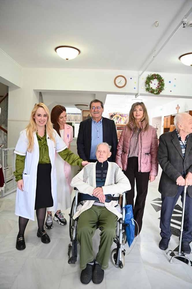 Κώστας Πελετίδης: Γιορτινή επίσκεψη στα ιδρύματα και το Καραμανδάνειο (ΦΩΤΟ)