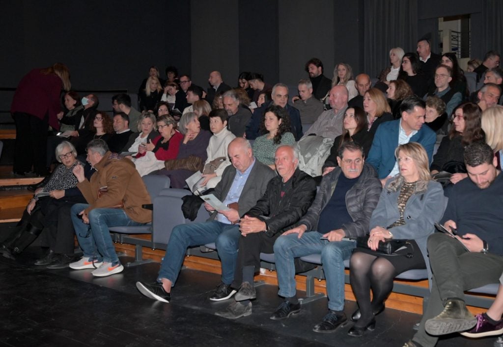 Με μεγάλη επιτυχία πραγματοποιήθηκε η πρεμιέρα της παράστασης "Ταξίδι μεγάλης μέρας μέσα στη νύχτα", στο θέατρο Μπάρι