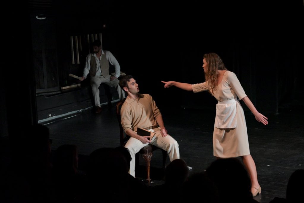 Με μεγάλη επιτυχία πραγματοποιήθηκε η πρεμιέρα της παράστασης "Ταξίδι μεγάλης μέρας μέσα στη νύχτα", στο θέατρο Μπάρι