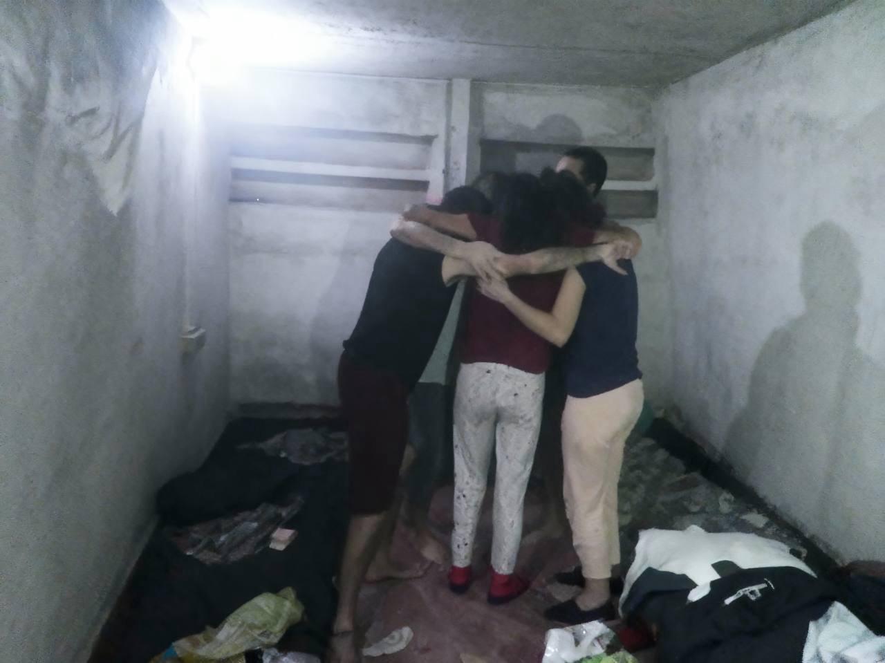 Συγκλονιστικές εικόνες από τα τούνελ-κολαστήρια της Χαμάς - Βίντεο δείχνουν Ισραηλινούς να γιορτάζουν το Χανουκά πριν εκτελεστούν