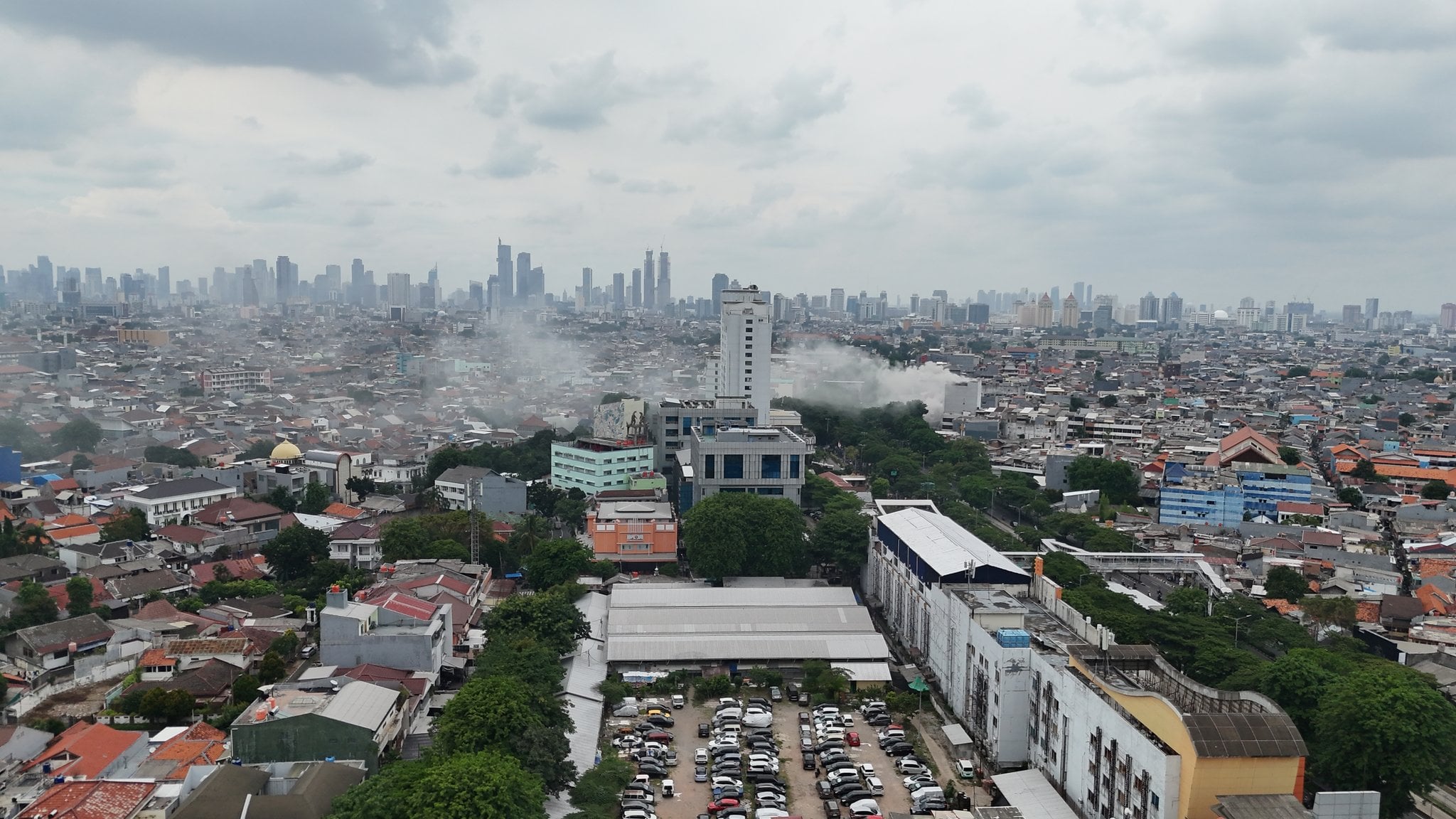 Ινδονησία: Φωτιά σε επταώροφο κτίριο στην Τζακάρτα – Τουλάχιστον 17 νεκροί