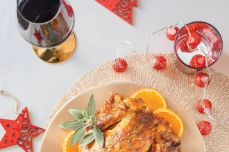 Κοτόπουλο γεμιστό με σταφίδες, μανιτάρια και λιαστή ντομάτα