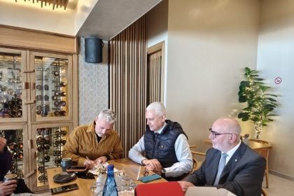 Η Π.Ε. Αχαΐας παρέδωσε απινιδωτές σε σχολές ναυαγοσωστικής