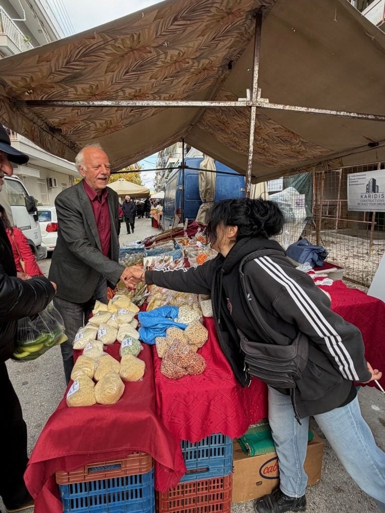 Διονύσης Πλέσσας: Ανταλλαγή ευχών στη Λαϊκή Αγορά