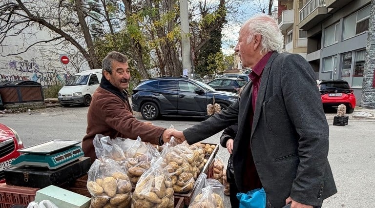 Διονύσης Πλέσσας: Ανταλλαγή ευχών στη Λαϊκή Αγορά