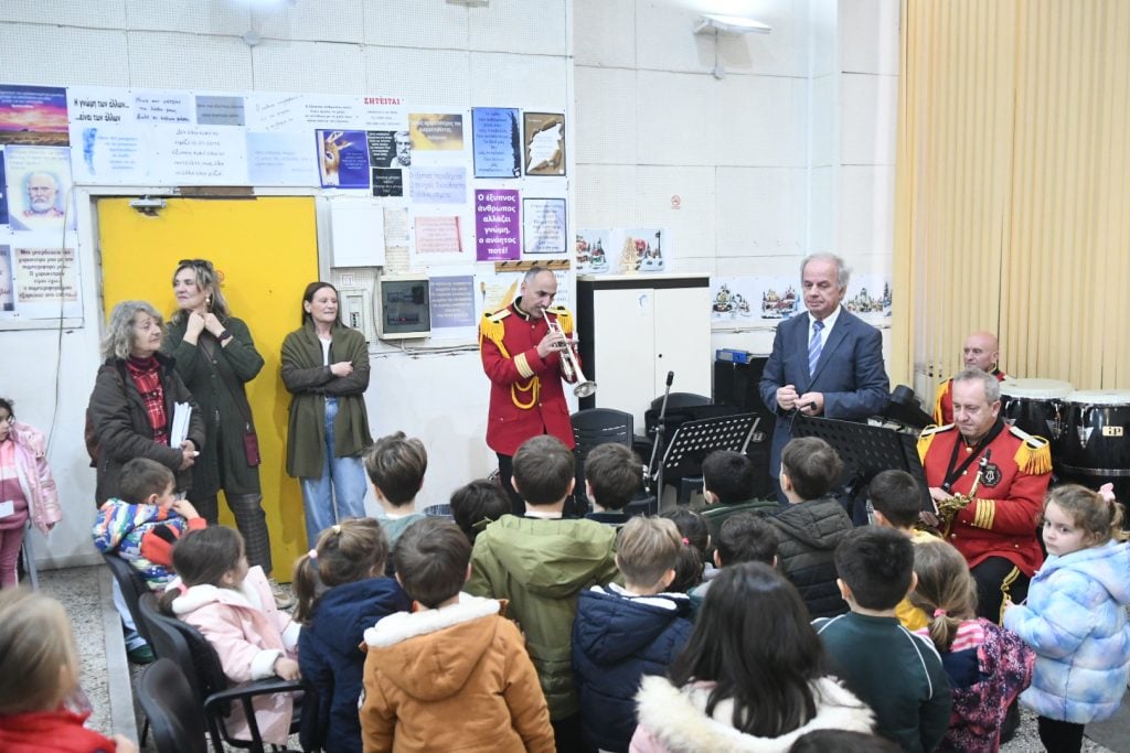 Η ορχήστρα τζαζ της δημοτικής μουσικής ξεναγεί μαθητές στον μουσικό κόσμο