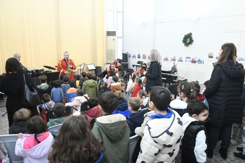 Η ορχήστρα τζαζ της δημοτικής μουσικής ξεναγεί μαθητές στον μουσικό κόσμο