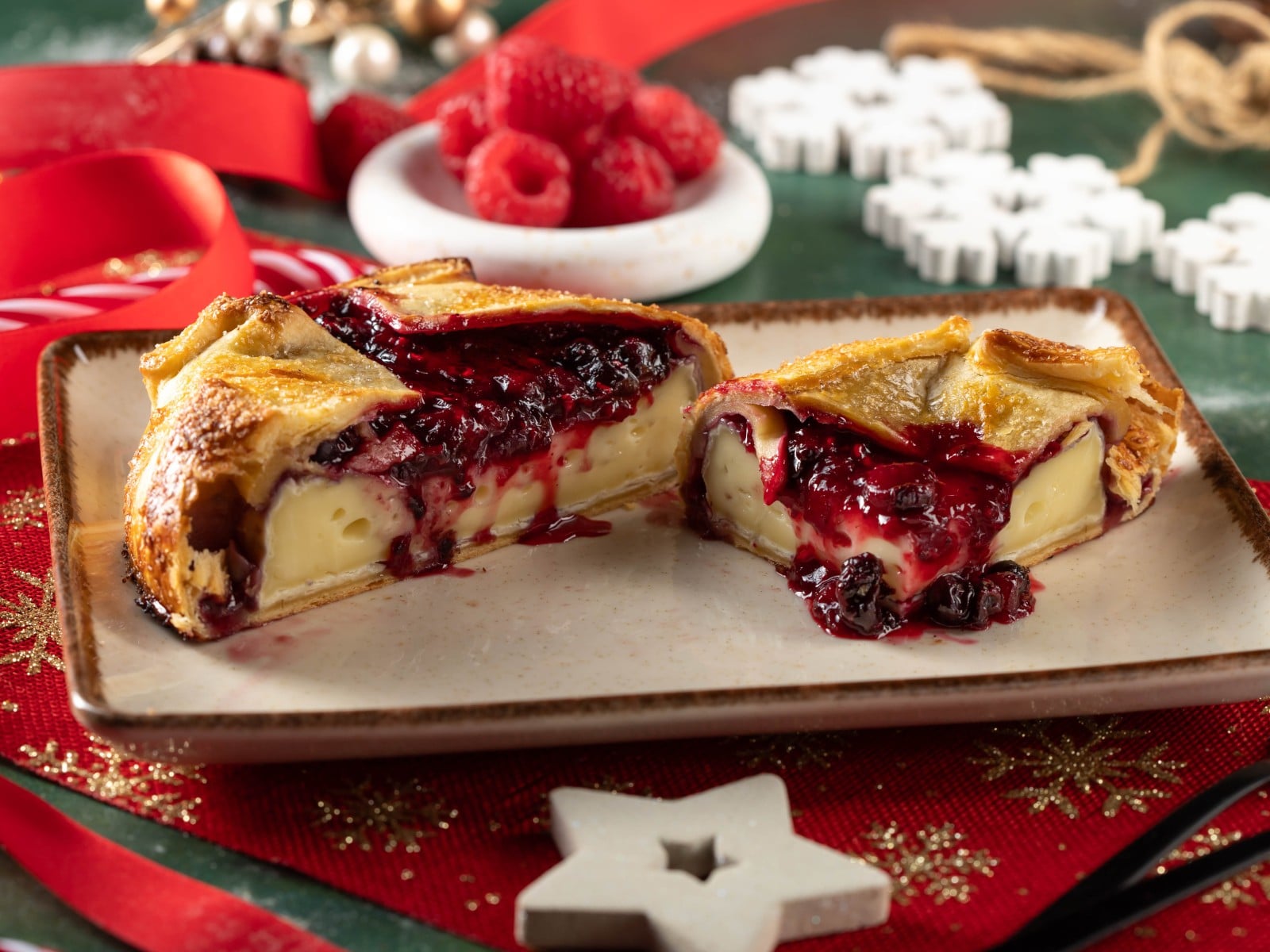 Μπρι σε σφολιάτα με φρούτα του δάσους