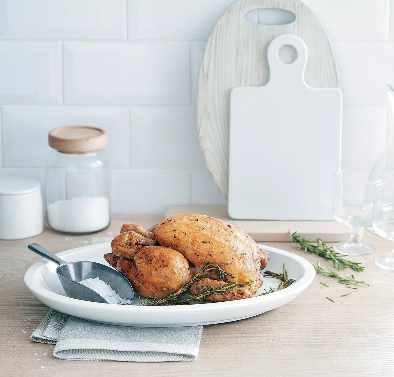 Ψητό κοτόπουλο με δεντρολίβανο και θαλασσινό αλάτι