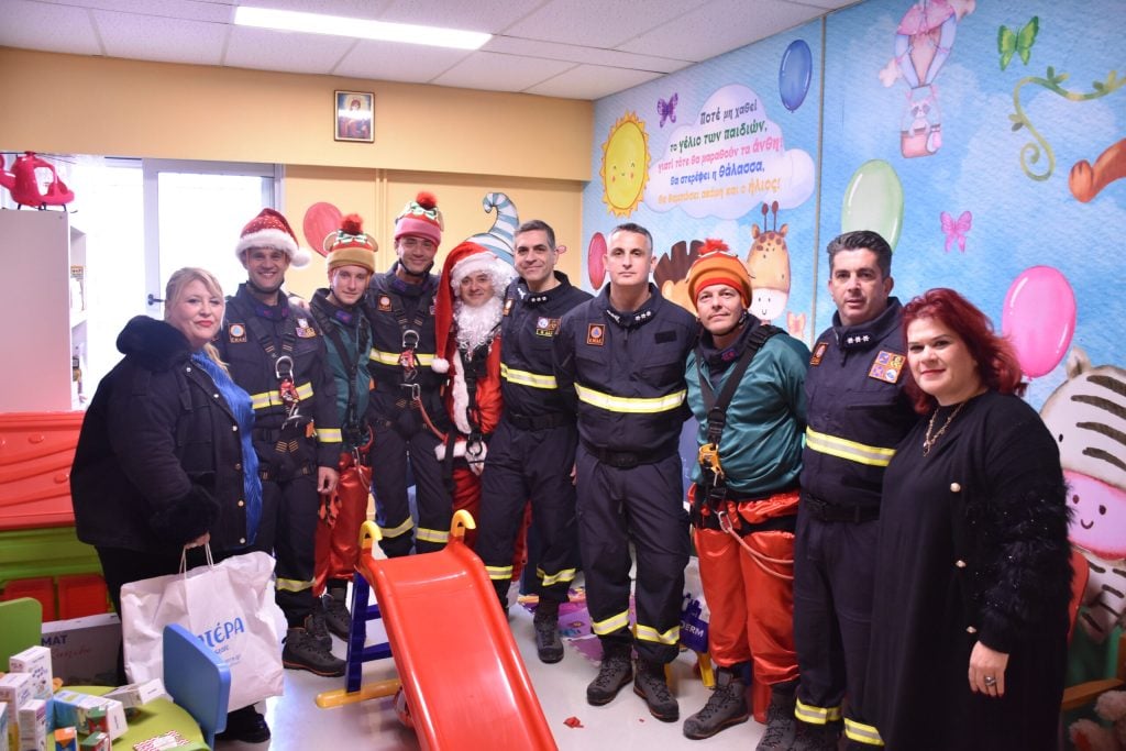 Safety Project: Δημιούργησε έναν παιδότοπο και με την 6η ΕΜΑΚ έκαναν rappel στο Πανεπιστημιακό Νοσοκομείο Πατρών - ΦΩΤΟ