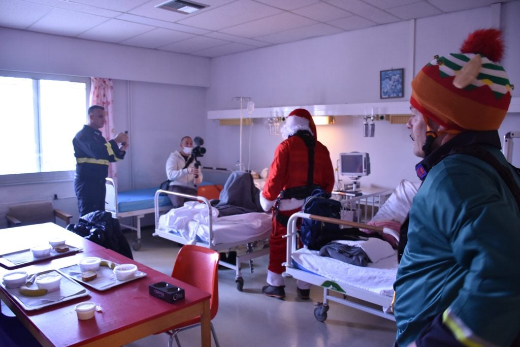 Safety Project: Δημιούργησε έναν παιδότοπο και με την 6η ΕΜΑΚ έκαναν rappel στο Πανεπιστημιακό Νοσοκομείο Πατρών - ΦΩΤΟ