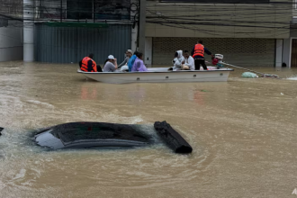 Ινδονησία: Στους 1.160 οι νεκροί, εκατοντάδες οι αγνοούμενοι από τις πλημμύρες στη Νοτιοανατολική Ασία