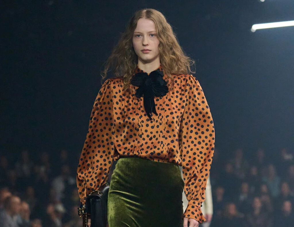 Βελούδο: Πέντε τρόποι να το φορέσετε στις γιορτινές εξόδους