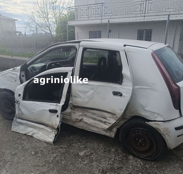 Αγρίνιο: Σμπαράλια έγινε αυτοκίνητο μετά από τροχαίο με εγκλωβισμό του οδηγού (ΦΩΤΟ)