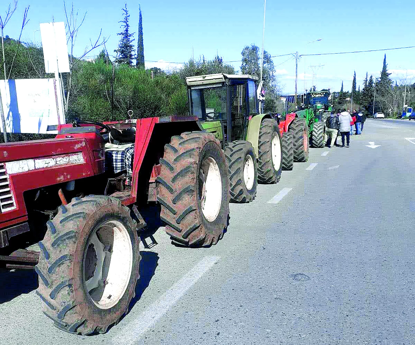 Πατρών-Πύργου: Ολιγόλεπτος αποκλεισμός στον κόμβο της Κ. Αχαΐας από τους αγρότες