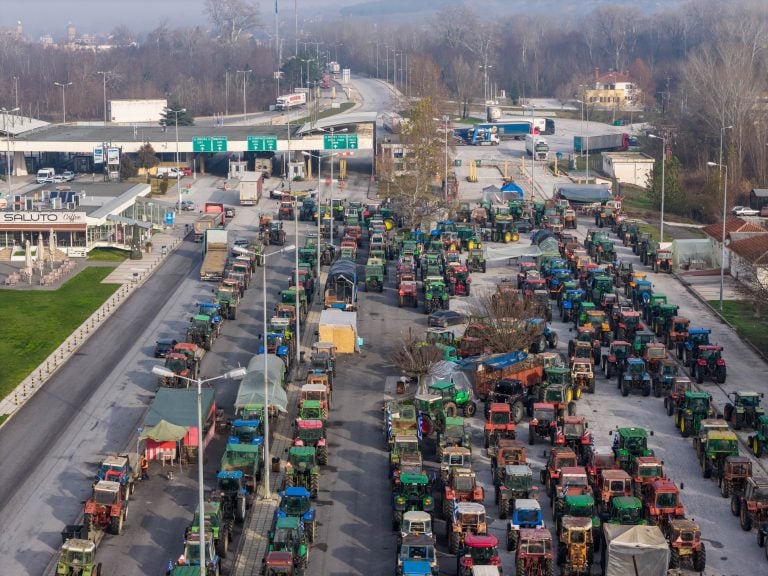 KKE: Δίκαιη μάχη επιβίωσης δίνουν οι αγρότες – Τους στηρίζει η λαϊκή πλειοψηφία