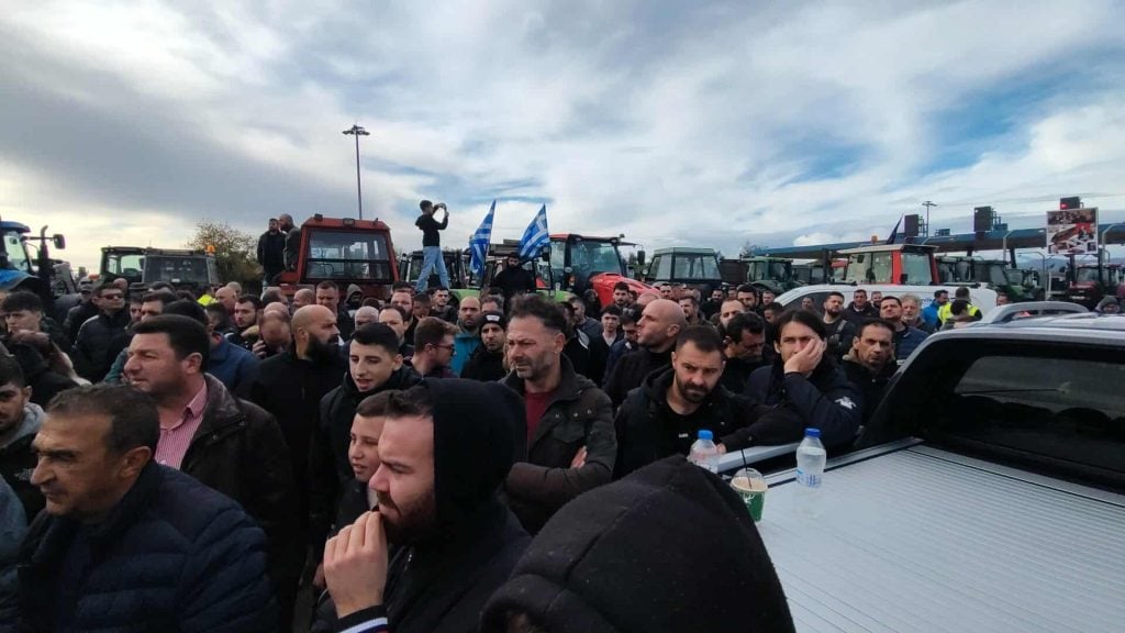 Aγροτικές κινητοποιήσεις στην Αιτωλοακαρνανία: Κλειστή «επ’ αόριστον» η Ιόνια Οδός στα διόδια του Αγγελοκάστρου, Μπλόκο στην Εθνική Ναυπάκτου – Ιτέας