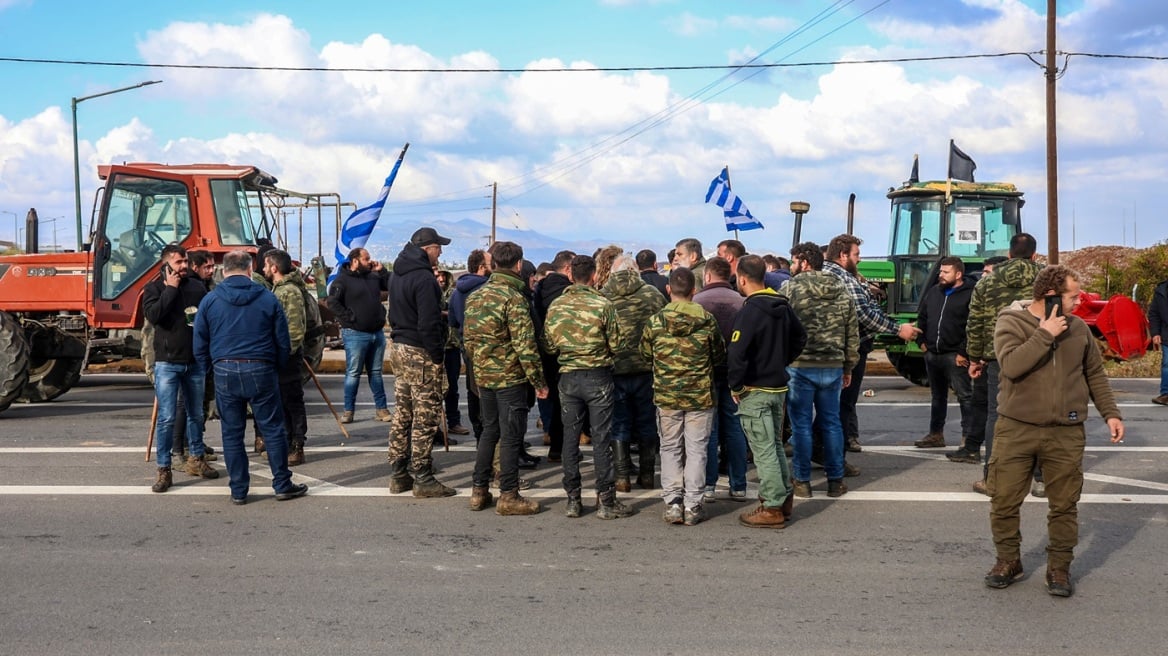 Πληρώνονται κανονικά οι αγρότες, μετά το τεχνικό πρόβλημα με τις παρακρατήσεις των εισφορών