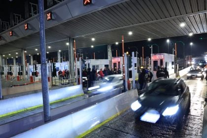 Aγρότες: Σήκωσαν τις μπάρες στα διόδια των Αφιδνών 