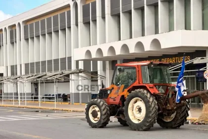 Άνοιξε το αεροδρόμιο του Ηρακλείου – Στον ΒΟΑΚ κατευθύνονται οι αγρότες