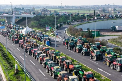 Αγροτικά μπλόκα: Έως 50% οι ακυρώσεις στον τουρισμό - Κραυγή αγωνίας από τους επαγγελματίες που περίμεναν τις ημέρες των εορτών