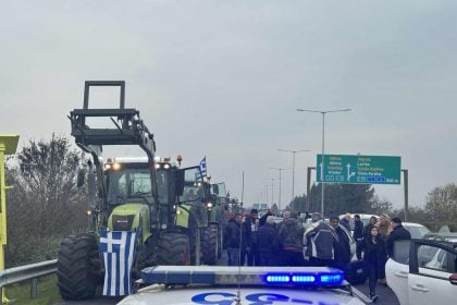 Αγρότες: Έκλεισαν την σήραγγα των Τεμπών για τα φορτηγά