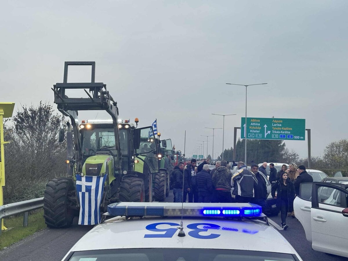 Αγρότες: Έκλεισαν την σήραγγα των Τεμπών για τα φορτηγά