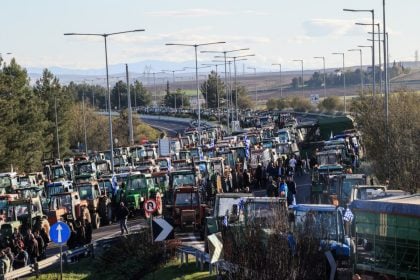 Μπλόκα αγροτών: Παραλύει η χώρα από τις κινητοποιήσεις - Κλειστή η ΠΑΘΕ - Νέες κρίσιμες συνελεύσεις σήμερα