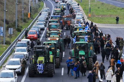 Μαρινάκης: "Ενθαρρυντική εξέλιξη η διάθεση πολλών αγροτών να προσέλθουν σε διάλογο - Όσοι ακόμα αρνούνται δοκίμασαν κατά πολύ τις αντοχές της κοινωνίας"
