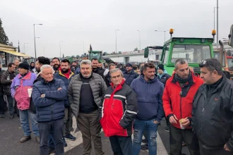 Τι αποφάσισαν οι αγρότες στη Νίκαια: Κλείνουν αύριο τις σήραγγες των Τεμπών για τα φορτηγά
