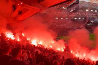 Διακόπηκε το Άγιαξ-Γκρόνινγκεν λόγω καπνογόνων – Δείτε βίντεο