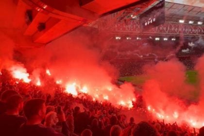 Διακόπηκε το Άγιαξ-Γκρόνινγκεν λόγω καπνογόνων – Δείτε βίντεο