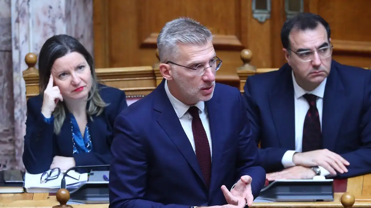 Η Ζωή Κωνσταντοπούλου έκανε «αρένα» τη Βουλή: Μήνυση και αγωγή ανήγγειλε ο Άκης Σκέρτσος – Χυδαίο μήνυμα αποκάλυψε ο Μακάριος Λαζαρίδης