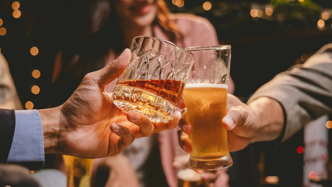 Ο νέος ΚΟΚ και τα αλκοτέστ προκάλεσαν βουτιά στην κατανάλωση σε νυχτερινά μαγαζιά, την πλήρωσαν τα «σκληρά» ποτά