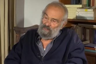 Αλαβάνος για Αλέξη Τσίπρα: Έπρεπε να γονατίσει και να ζητήσει συγγνώμη από τον ελληνικό λαό