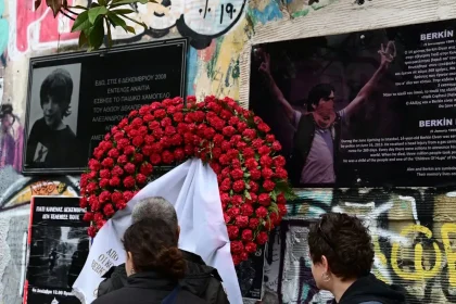 Πλήθος κόσμου στα Εξάρχεια για την επέτειο δολοφονίας του Αλέξανδρου Γρηγορόπουλου