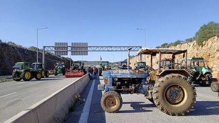 Βόνιτσα: Αποκλεισμός της Αμβρακίας Οδού και στα δύο ρεύματα από αγροτοκτηνοτρόφους