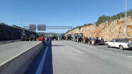 Δίωρος αποκλεισμός της Αμβρακίας Οδού από τους αγρότες και την Τρίτη