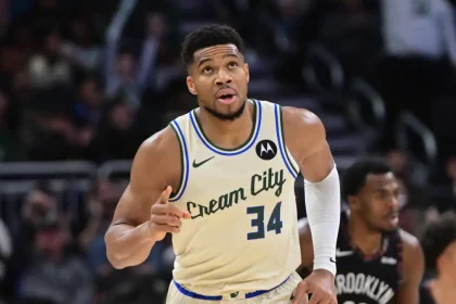 Οι Μιλγουόκι Μπακς περιμένουν την απόφαση του Γιάννη Αντετοκούνμπο για να μπουν σε συζητήσεις για ανταλλαγή