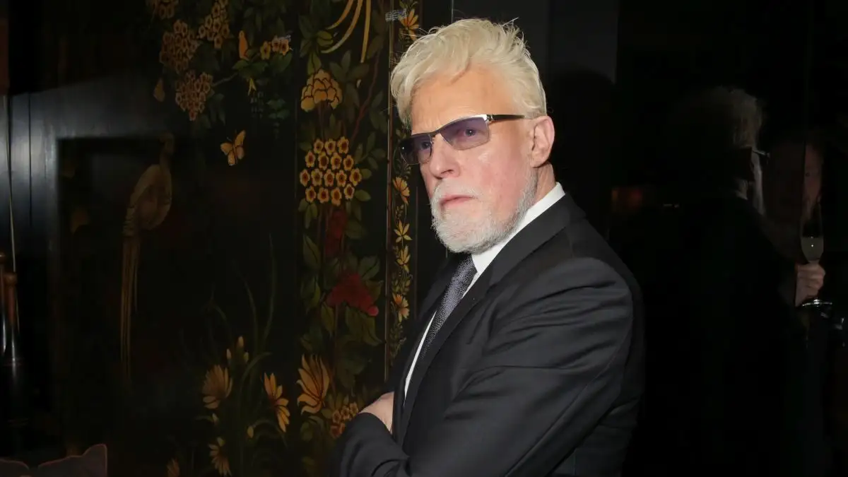 Πέθανε ο θρυλικός σχεδιαστής Antony Price σε ηλικία 80 ετών