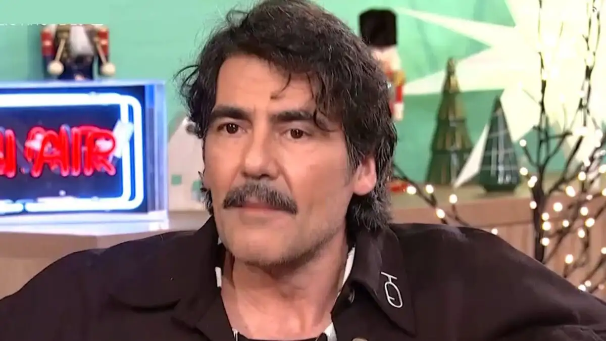 Αντώνης Καρυστινός: «Έκανα ζογκλερικά και περπατούσα με ξυλοπόδαρα στον δρόμο»