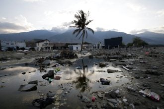 Iνδονησία: Toυλάχιστον 950 νεκροί, 5.000 τραυματίες και 274 αγνοούμενοι από πλημμύρες και κατολισθήσεις